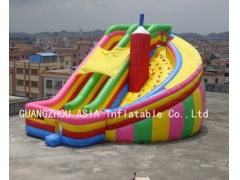 Slide inflável vortical