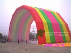 Barraca inflável do arco-íris