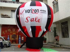 Excelente Balão no telhado com bandeiras para promoções de vendas