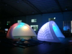 Iluminando tenda inflável