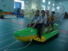 Barco de crocodilo inflável