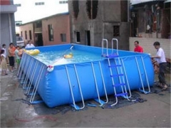 Quadra metálica piscina