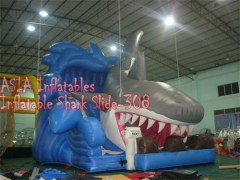 Deslizante de tubarão inflável gigante