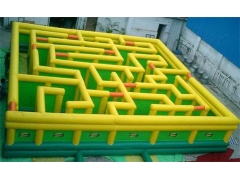 Labirinto inflável personalizado