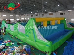 Desafio de estilo livre pista de obstáculos inflável