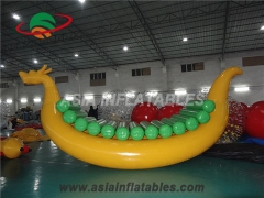 Grande barco inflável de dragão