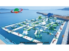 Grande Parque Aquático Flutuante