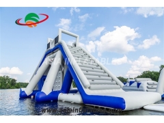 Toboágua inflável gigante flutuante